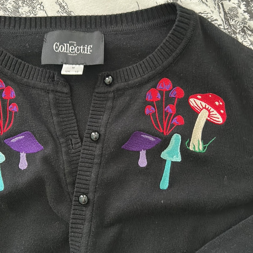 Collectif crop sweater Mushrooms sz M